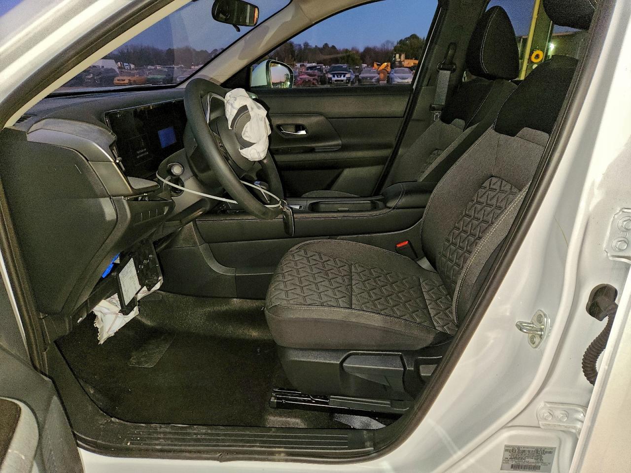 2025 NISSAN KICKS