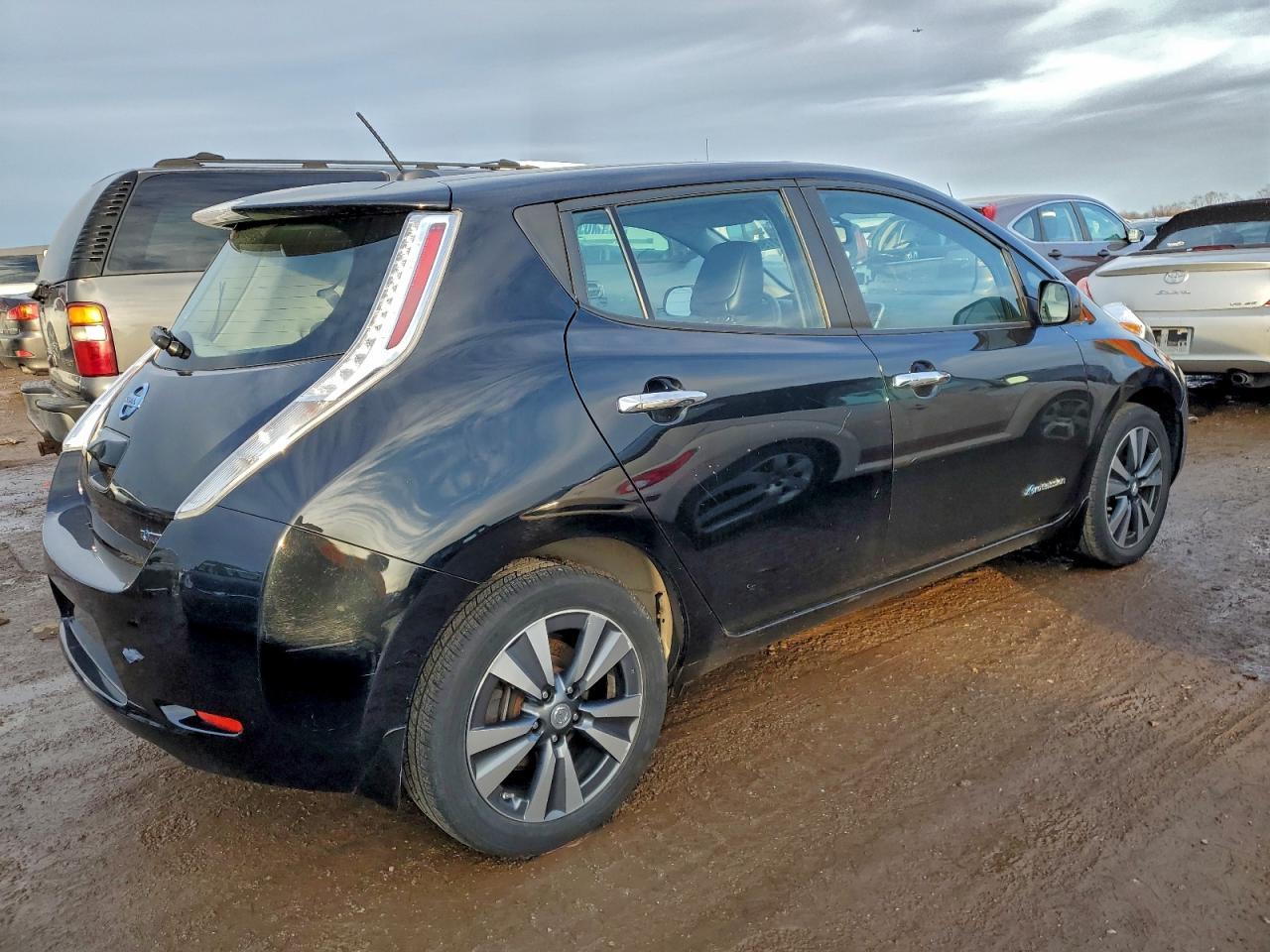 2015 NISSAN LEAF