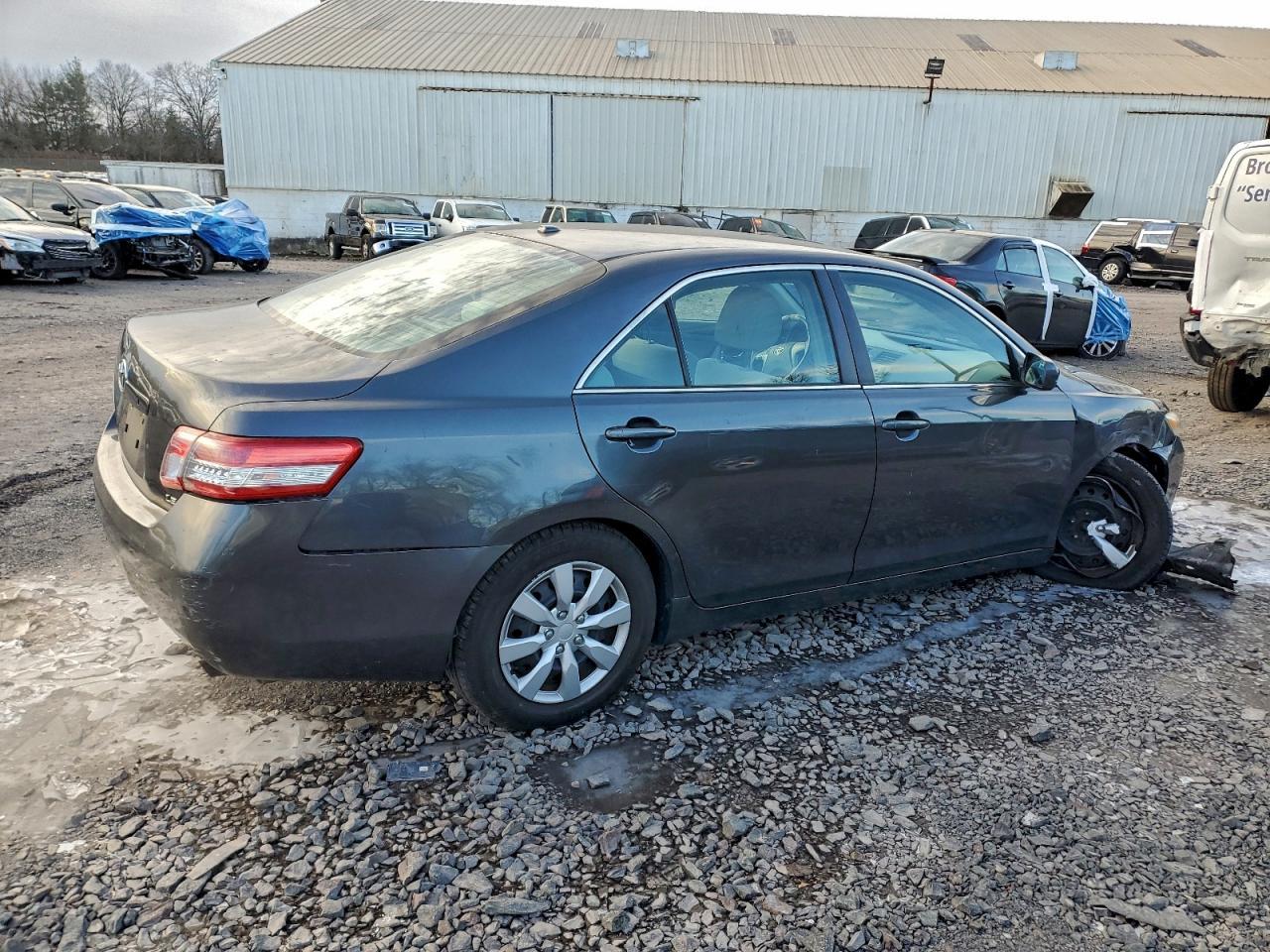 2011 TOYOTA CAMRY