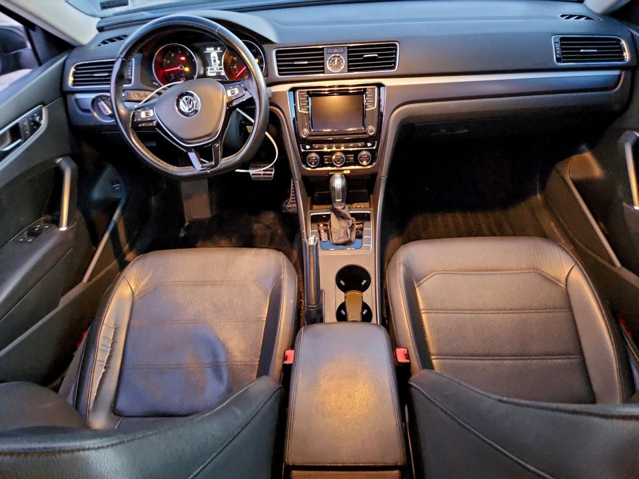 2017 VOLKSWAGEN Passat