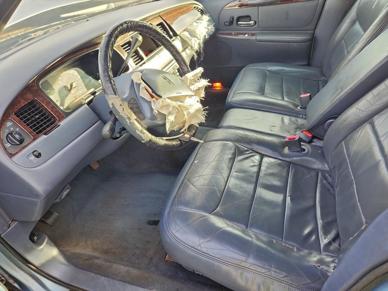 1998 LINCOLN Town Car