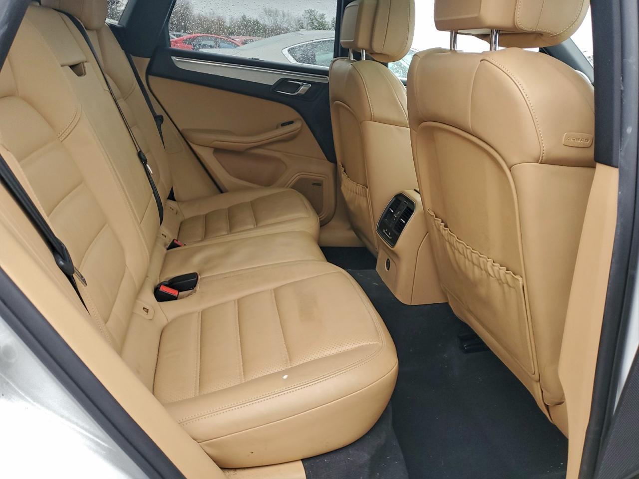2017 PORSCHE Macan