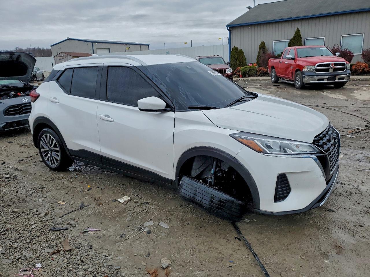 2024 NISSAN KICKS