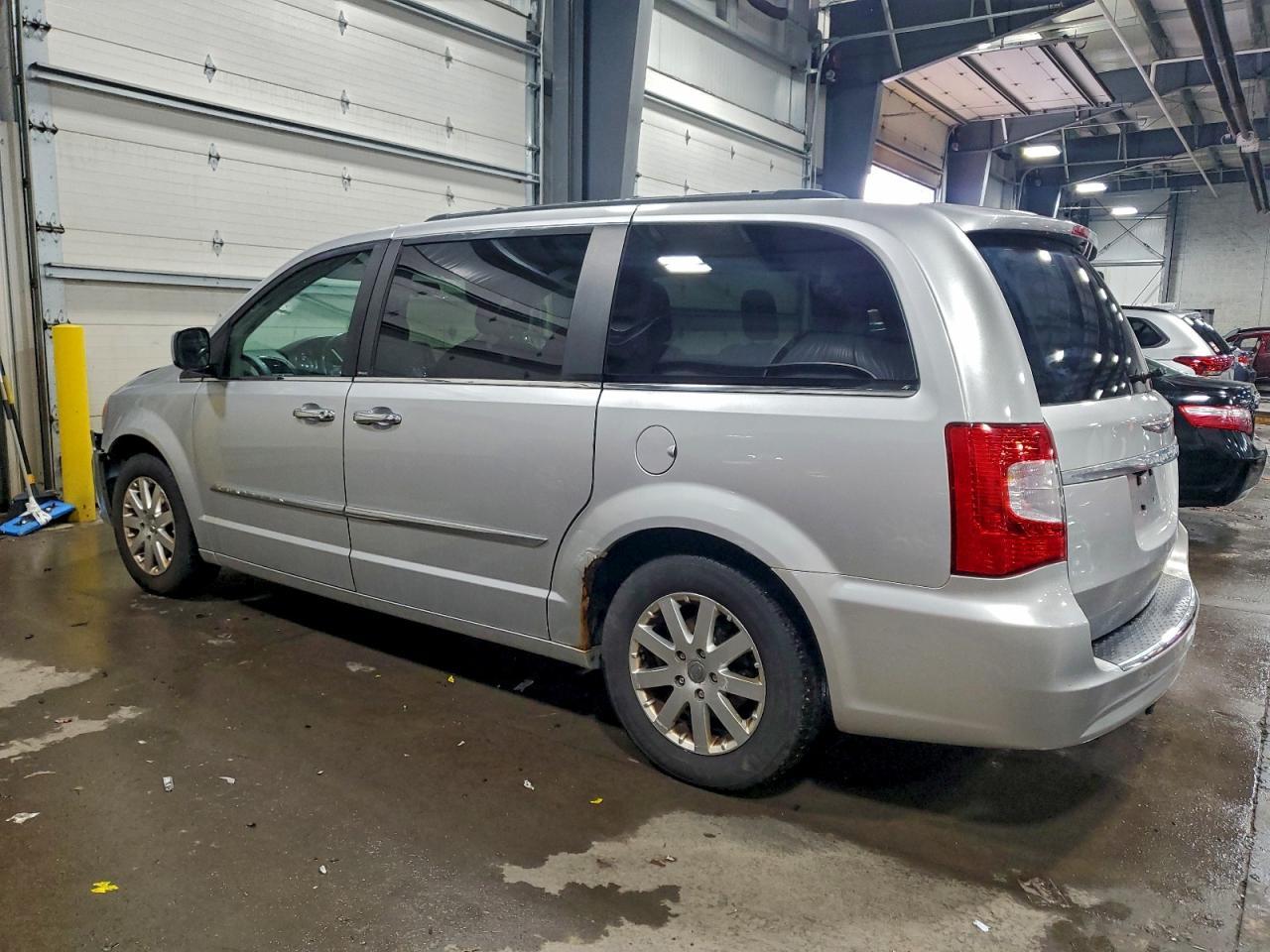 2011 CHRYSLER Town & Country