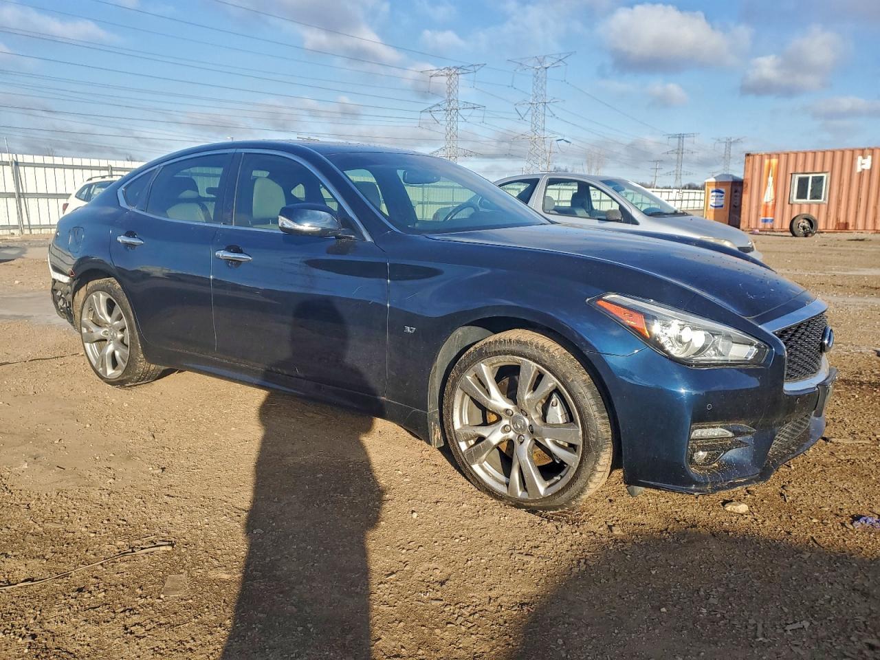 2016 INFINITI Q70