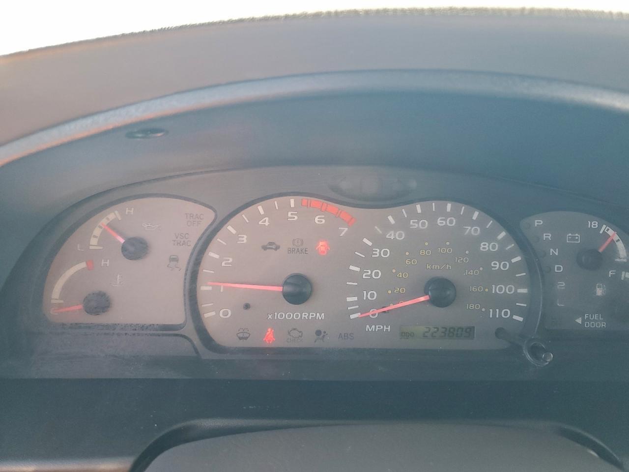 2004 TOYOTA Sequoia