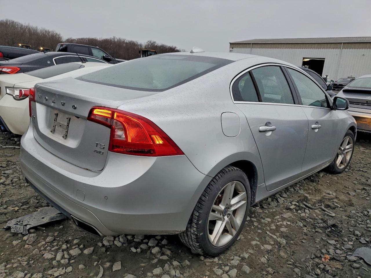 2015 VOLVO S60