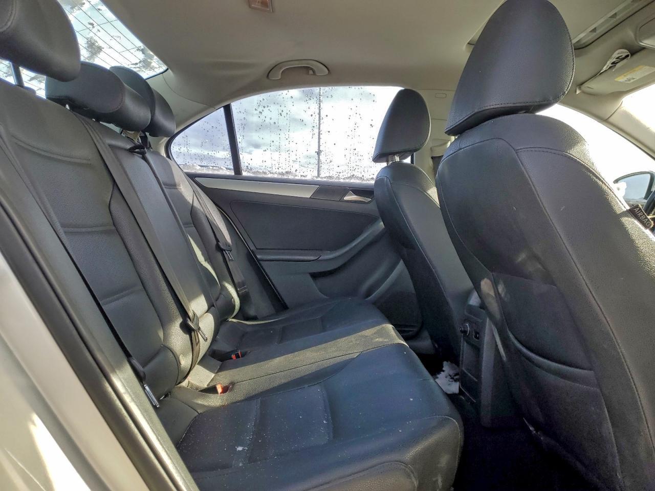 2011 VOLKSWAGEN JETTA
