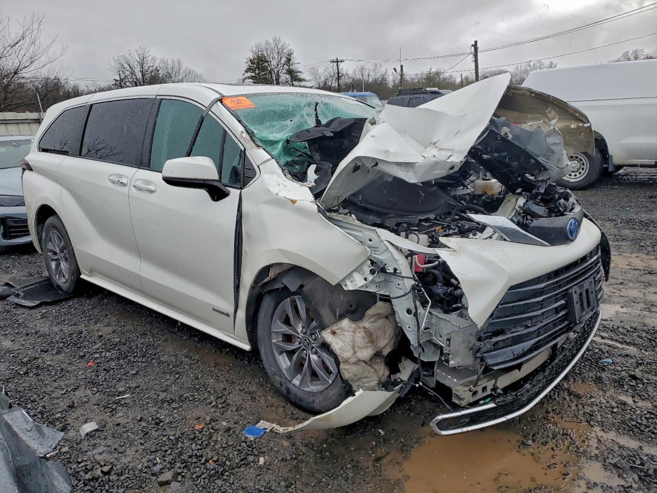 2021 TOYOTA SIENNA