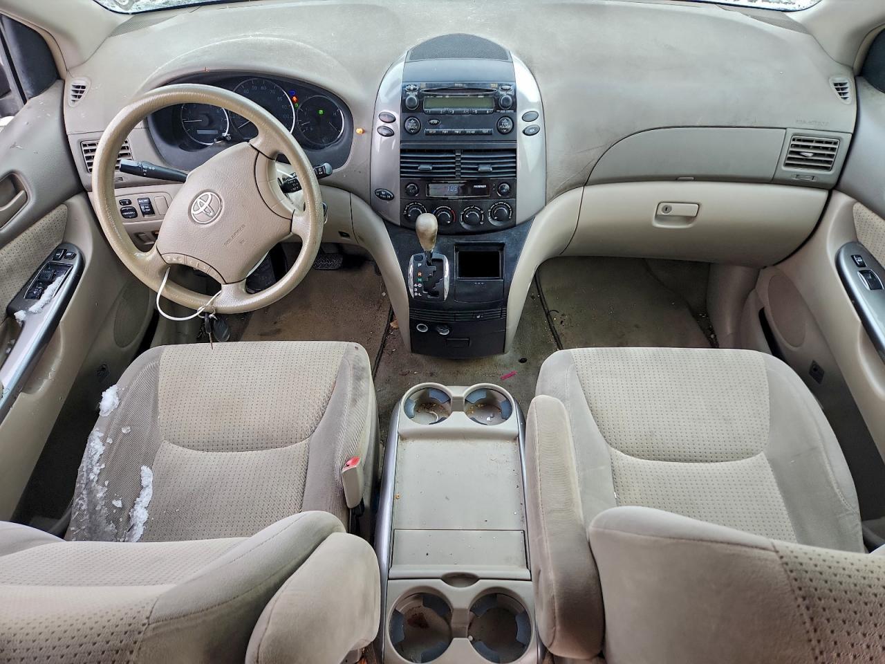 2010 TOYOTA SIENNA
