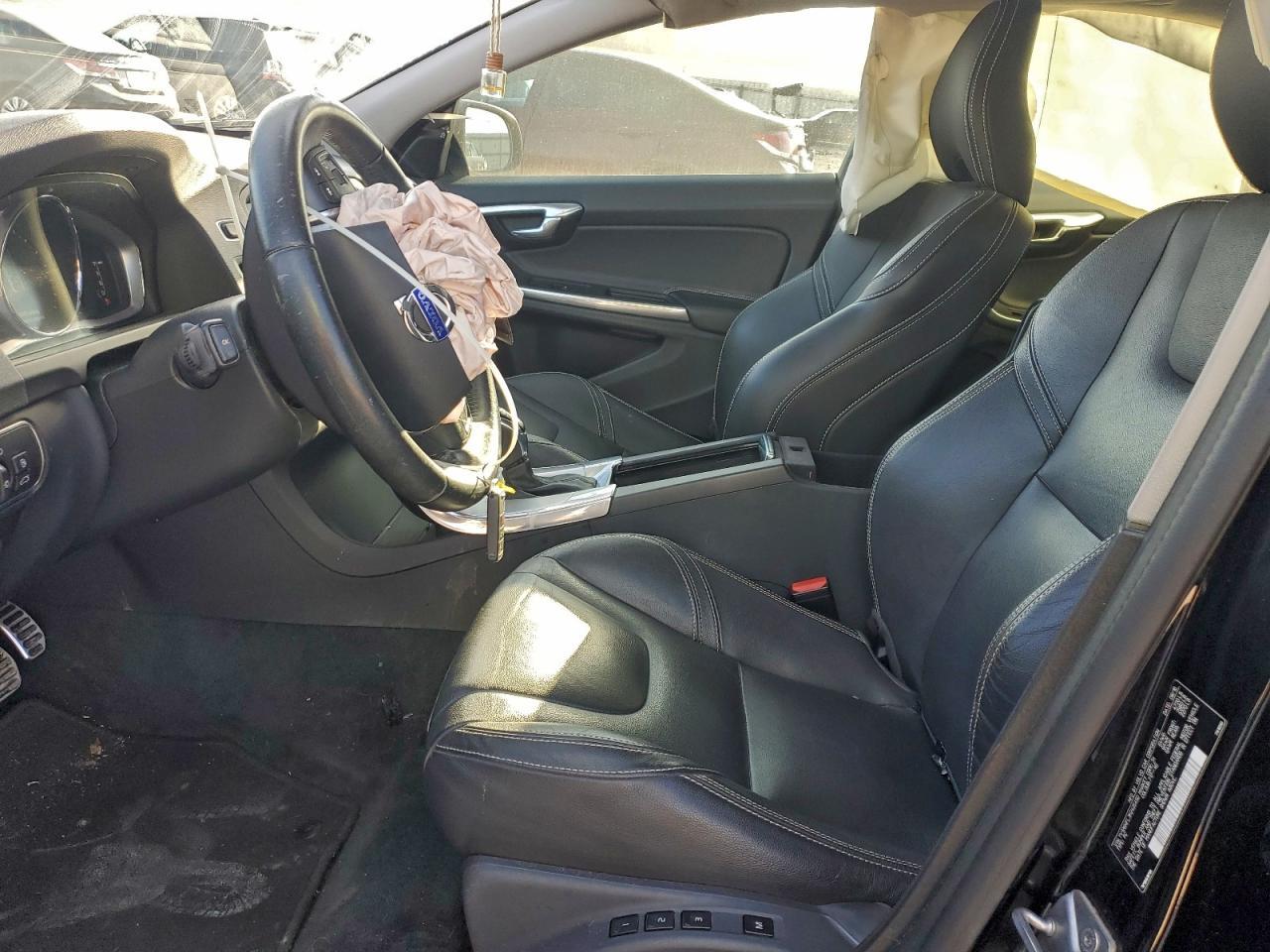 2017 VOLVO S60