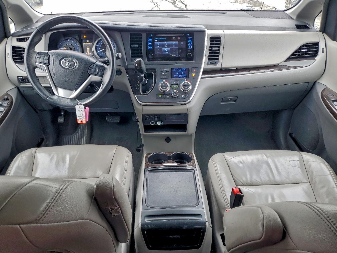 2016 TOYOTA SIENNA