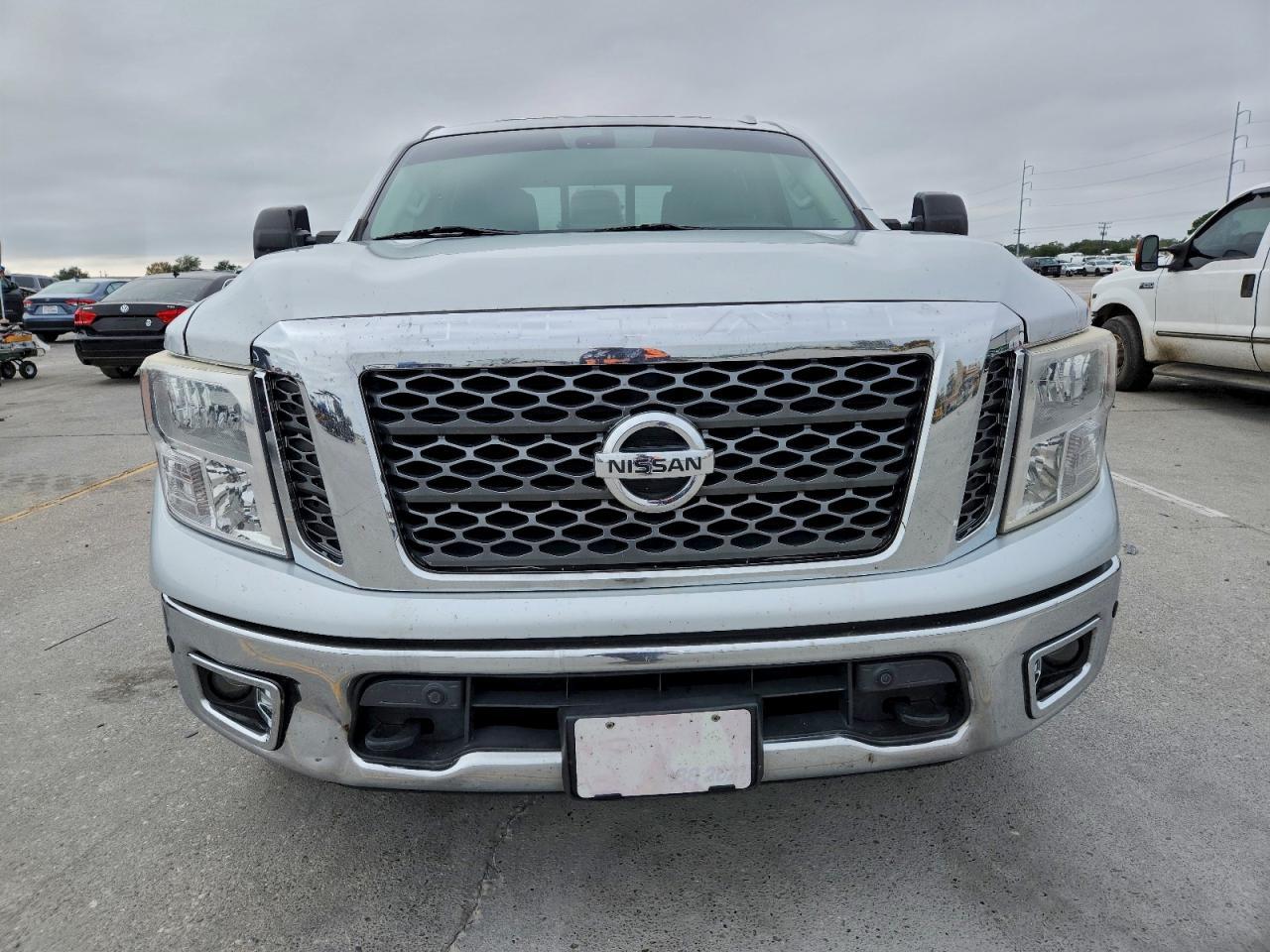2017 NISSAN Titan