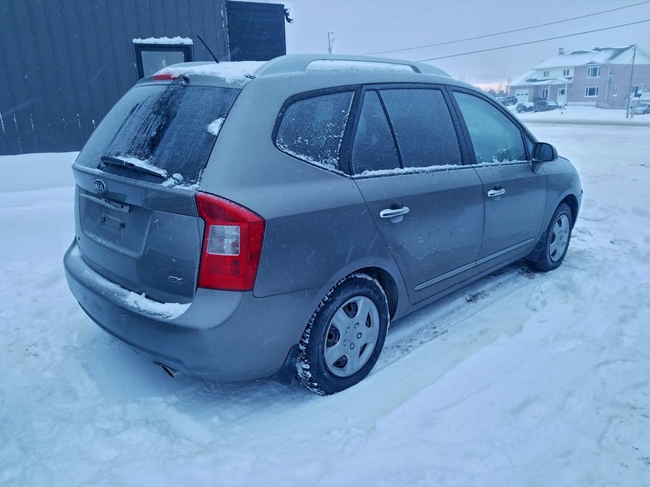 2012 KIA RONDO