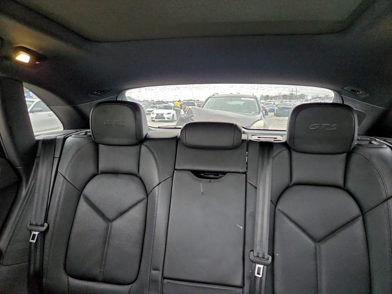 2017 PORSCHE Macan