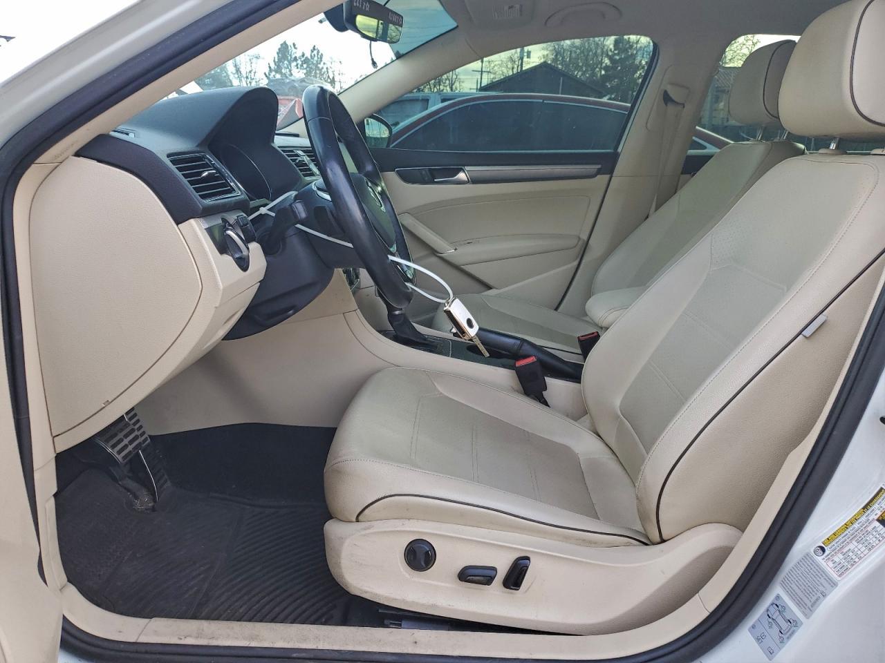 2017 VOLKSWAGEN Passat