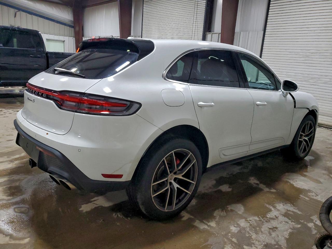 2024 PORSCHE Macan