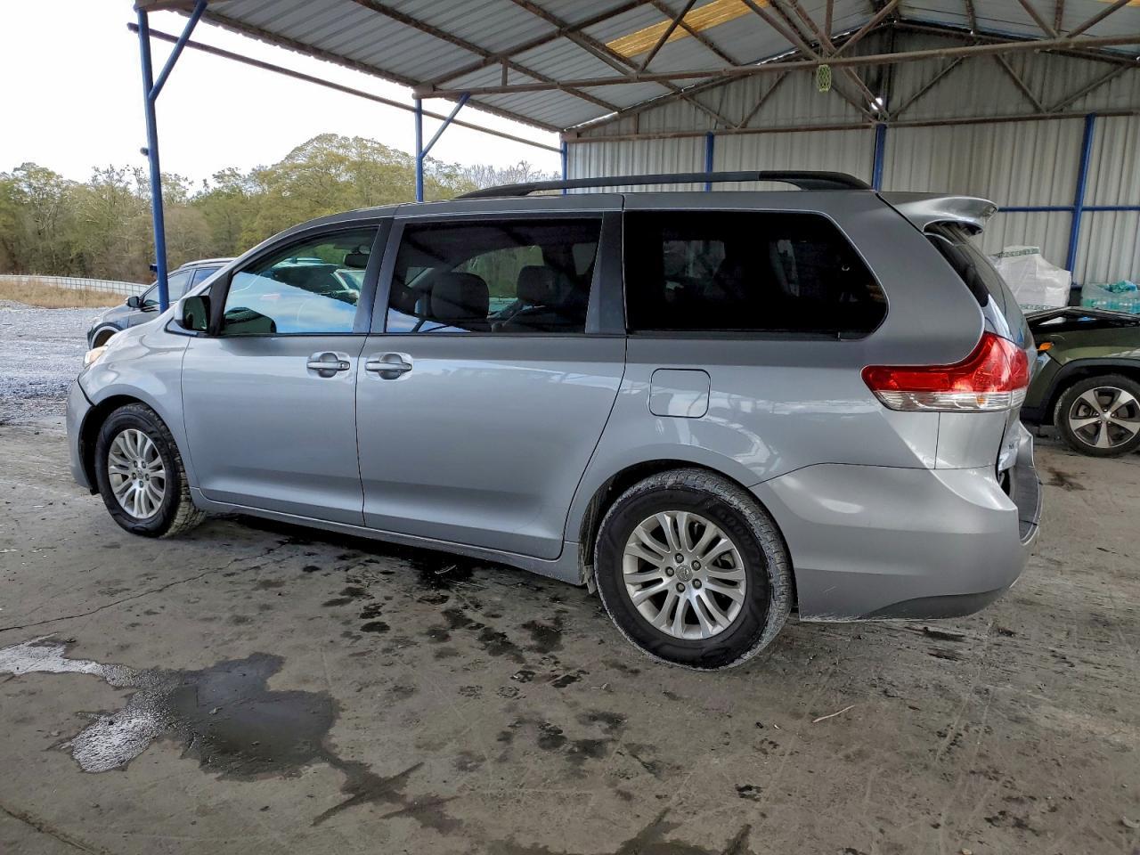 2013 TOYOTA SIENNA