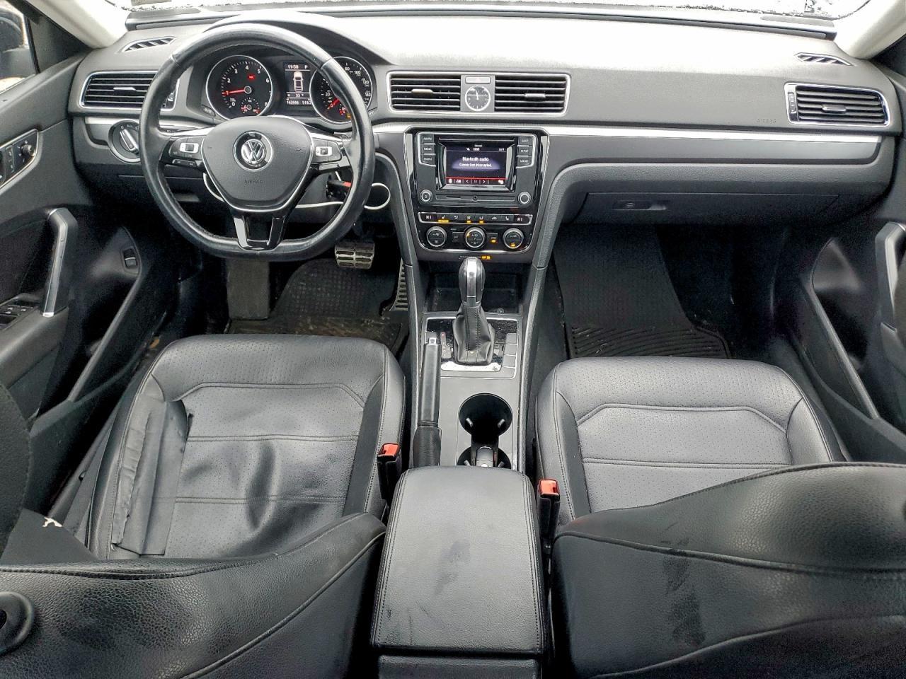 2016 VOLKSWAGEN Passat