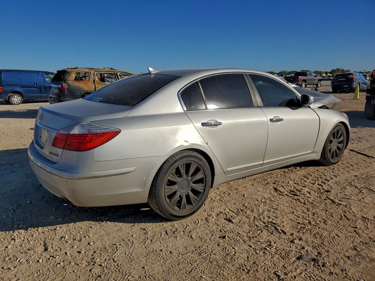 2011 HYUNDAI GENESIS
