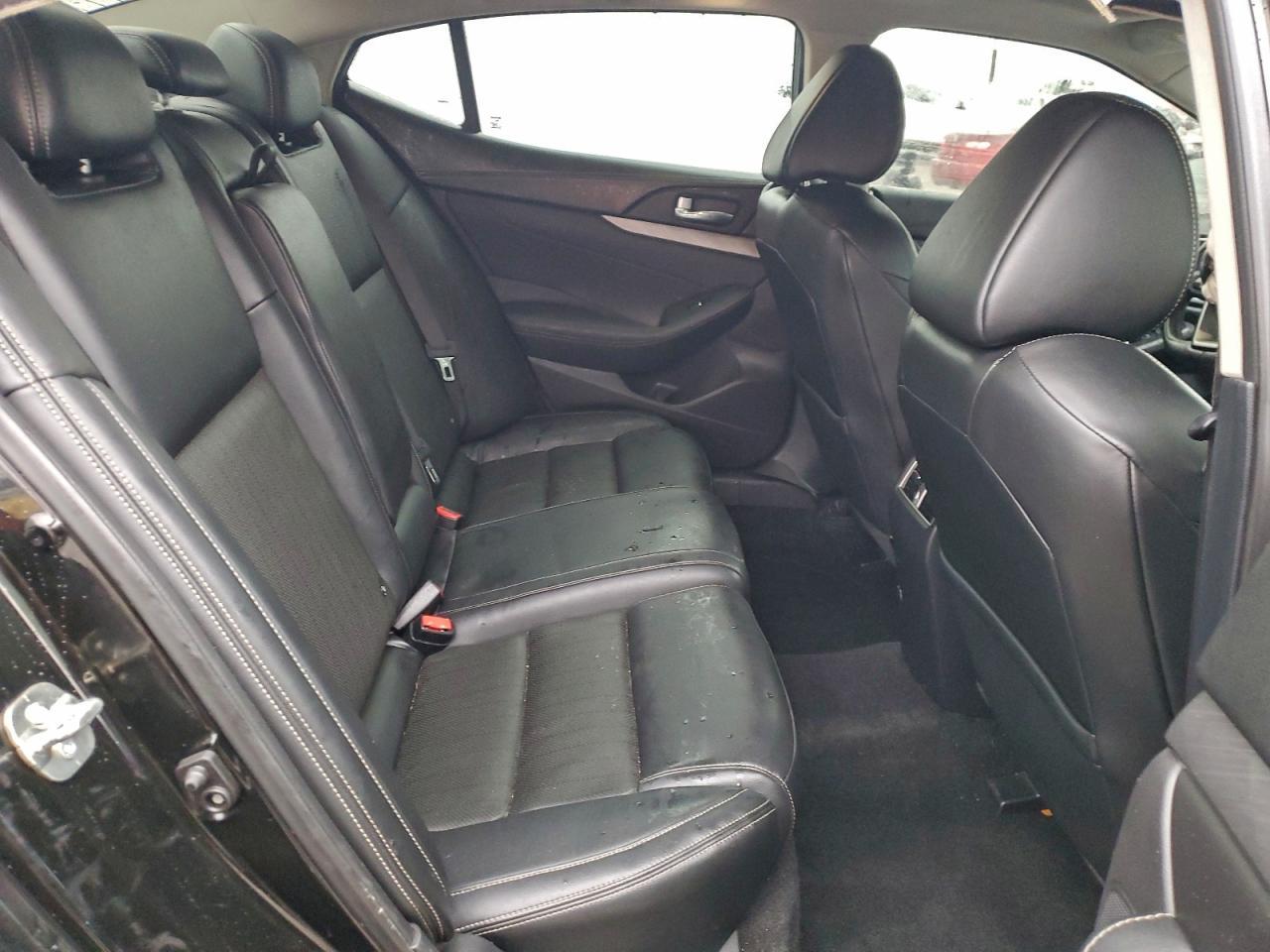 2017 NISSAN Maxima