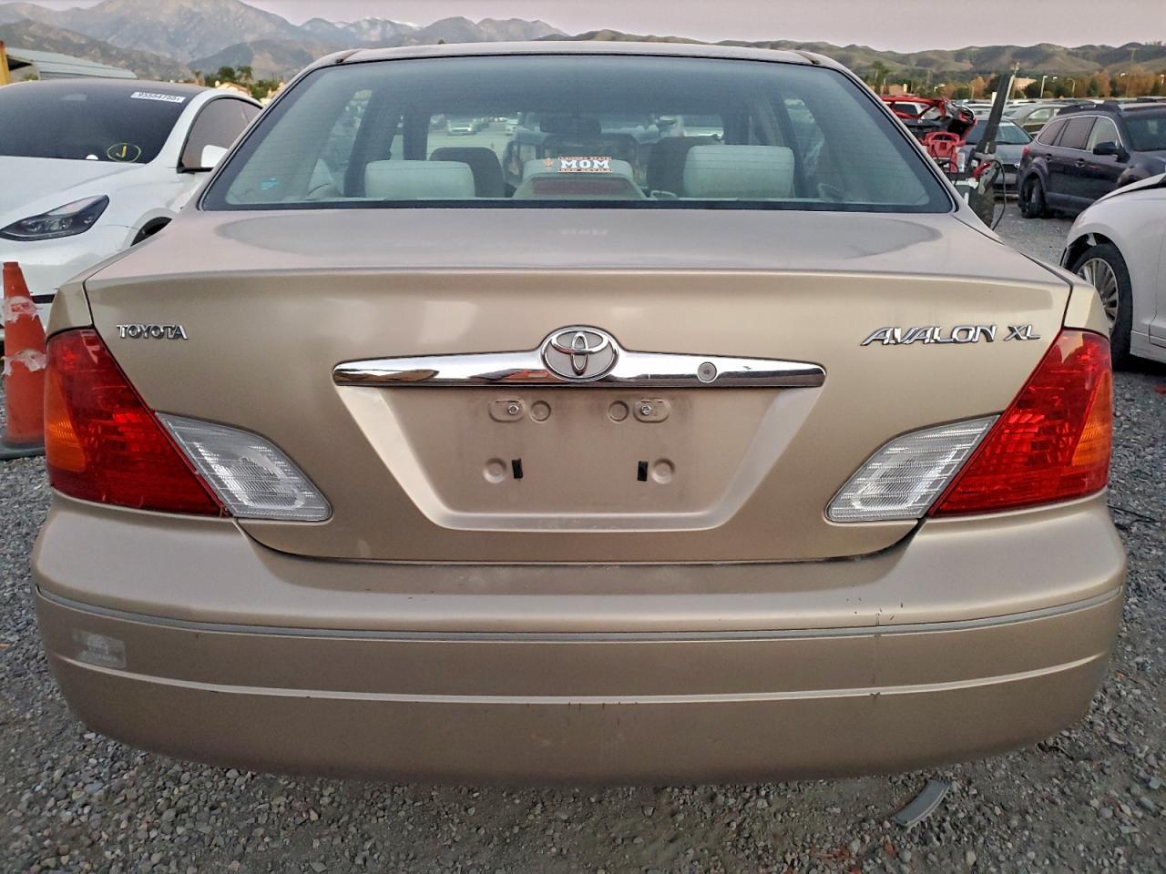 2001 TOYOTA Avalon