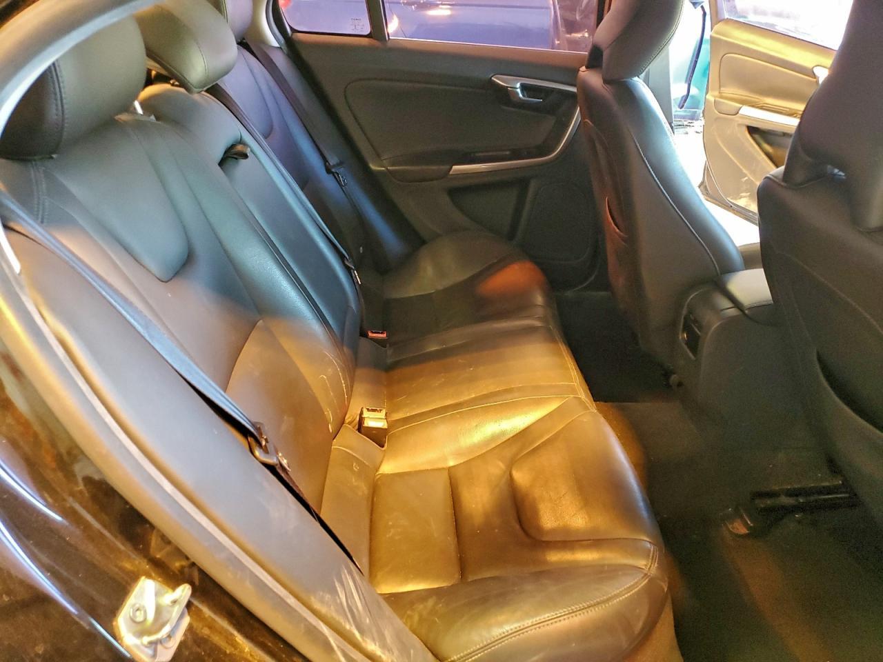 2015 VOLVO S60