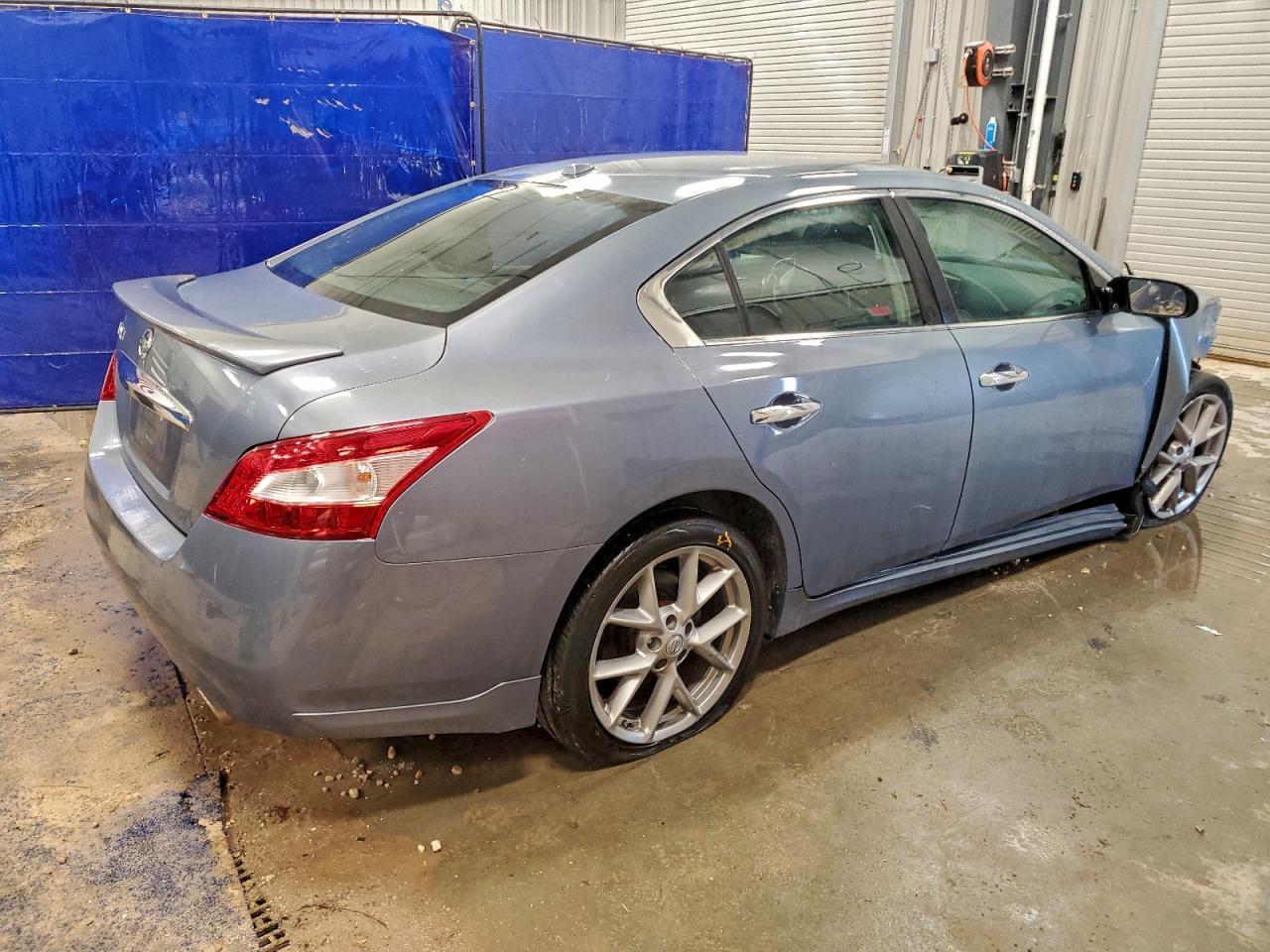 2011 NISSAN Maxima