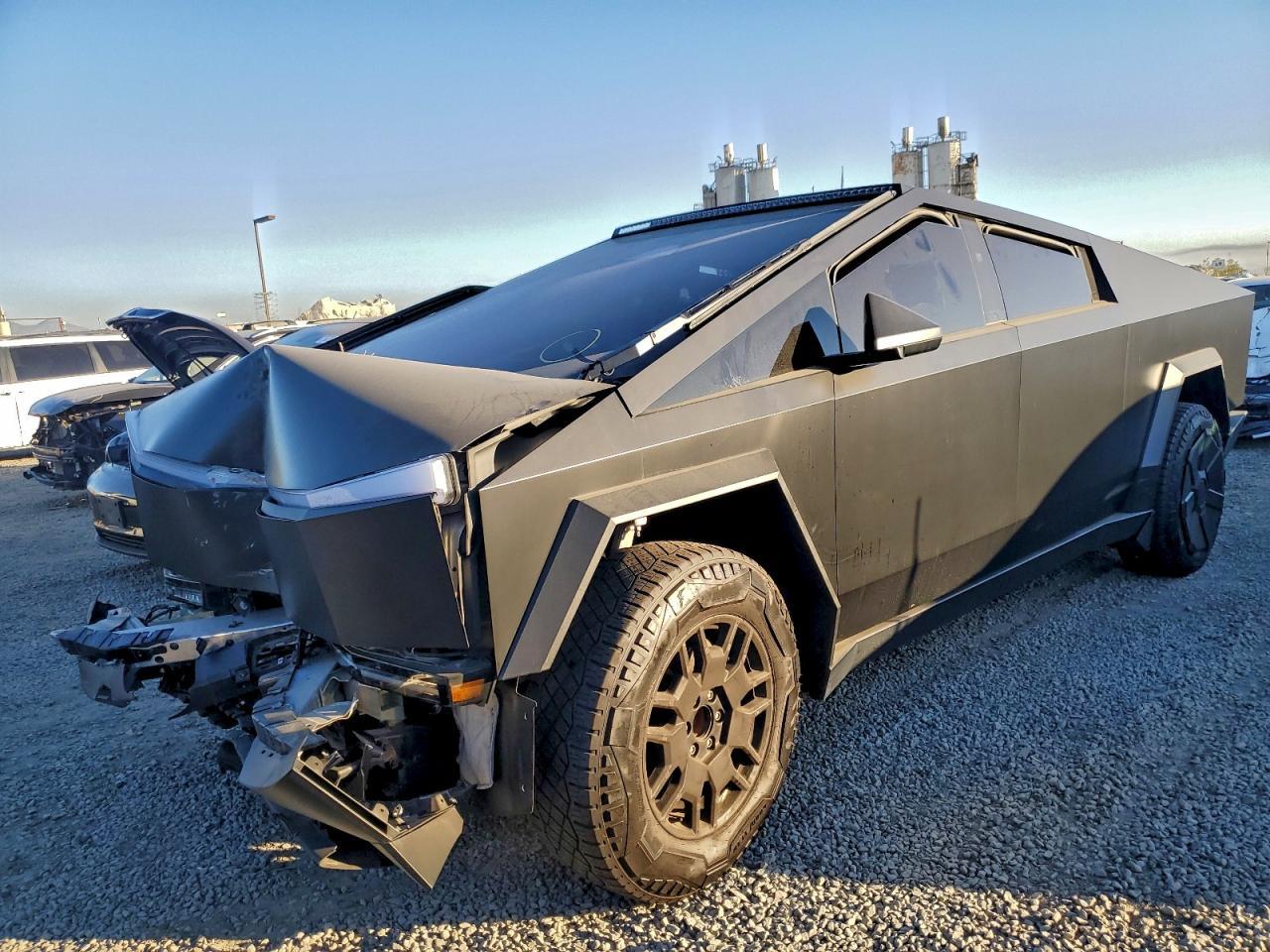2024 TESLA Cybertruck
