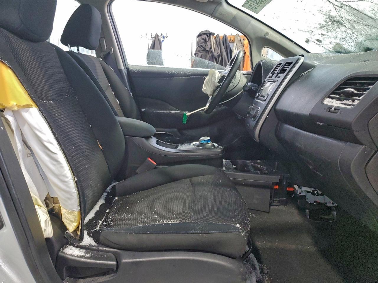 2015 NISSAN LEAF