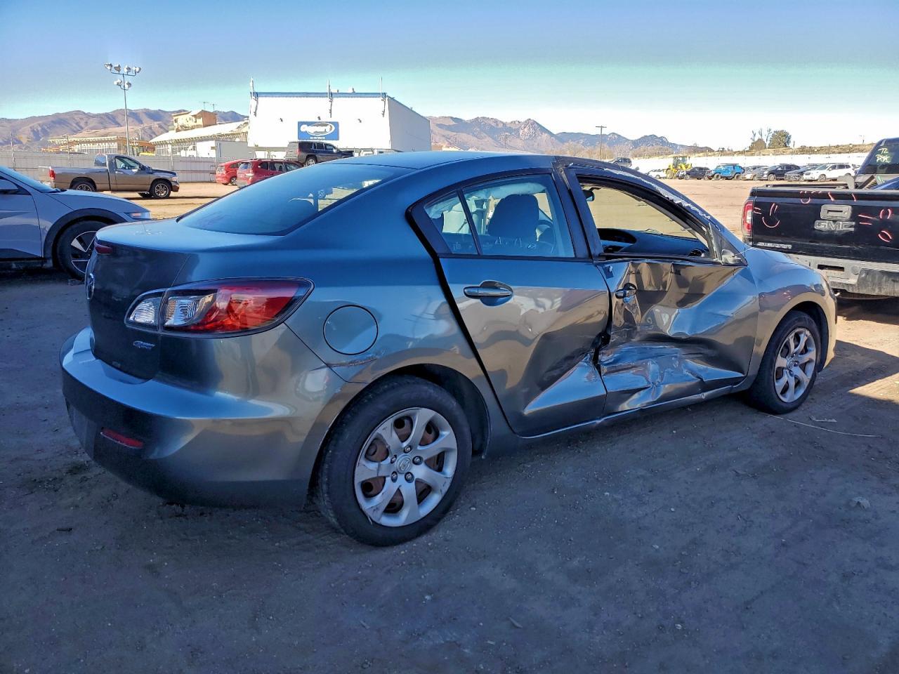 2013 MAZDA 3