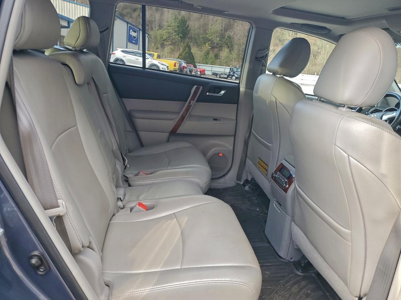 2013 TOYOTA HIGHLANDER