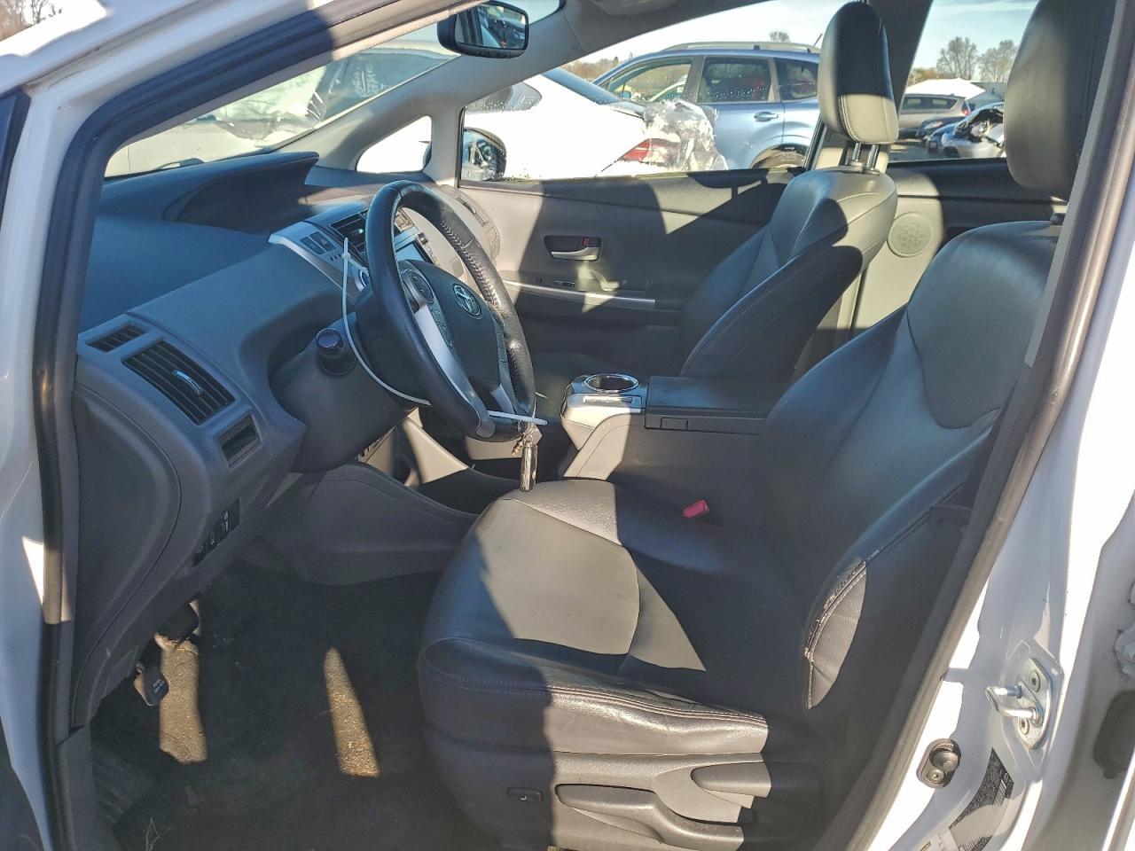 2013 TOYOTA PRIUS V