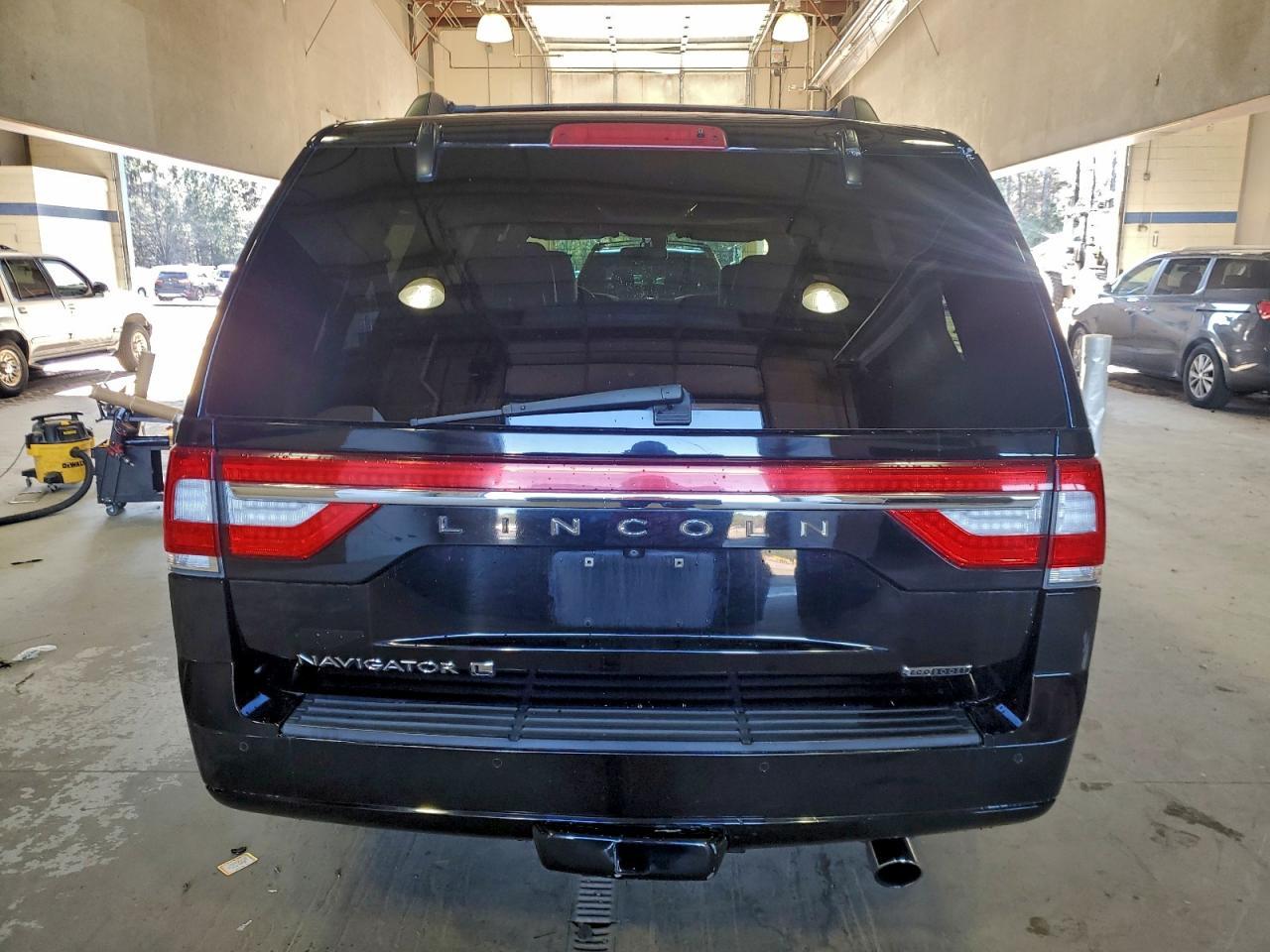 2016 LINCOLN Navigator