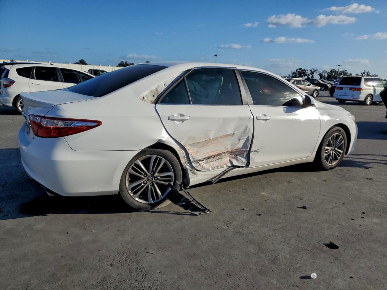 2016 TOYOTA CAMRY