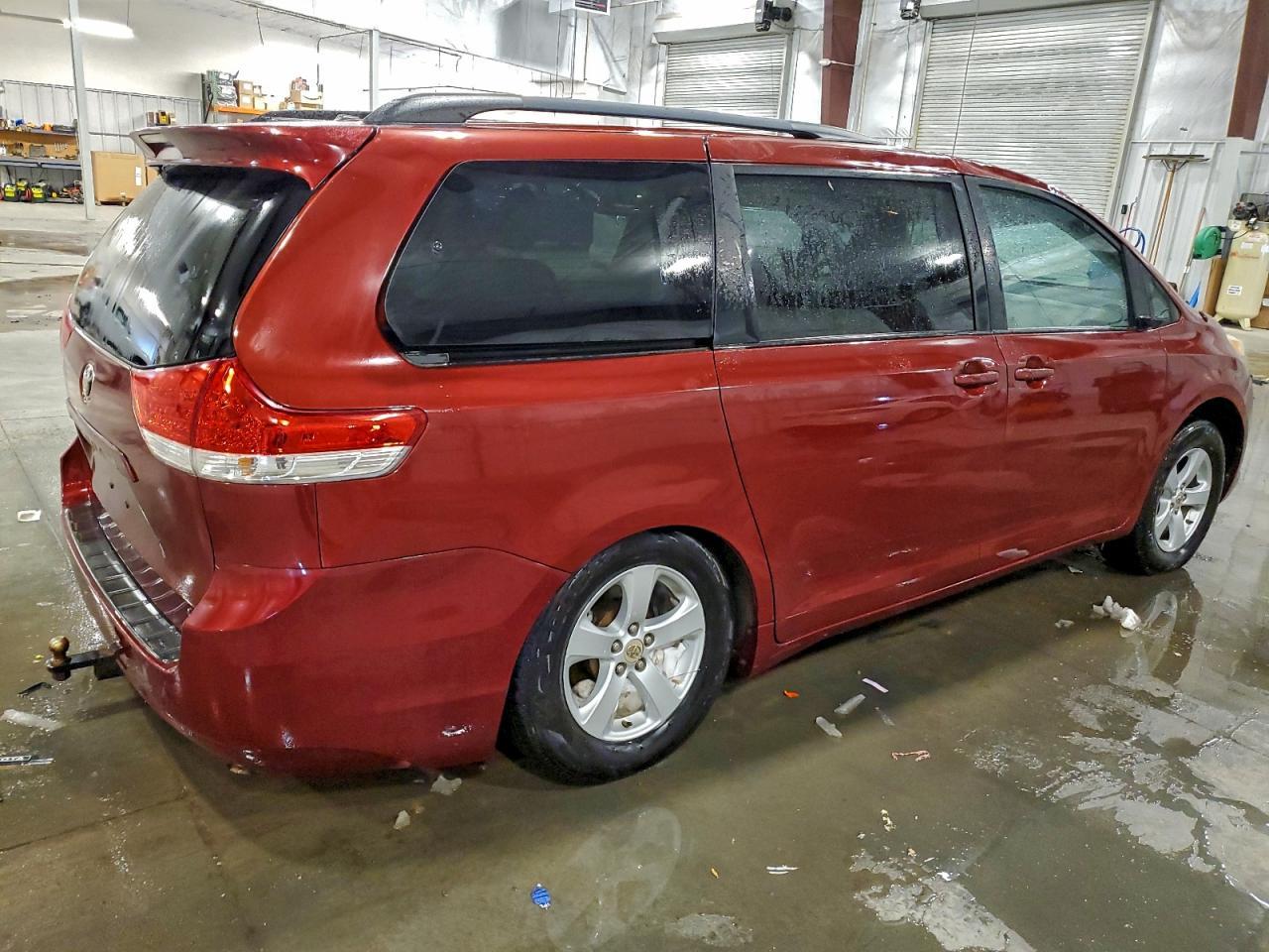 2012 TOYOTA SIENNA