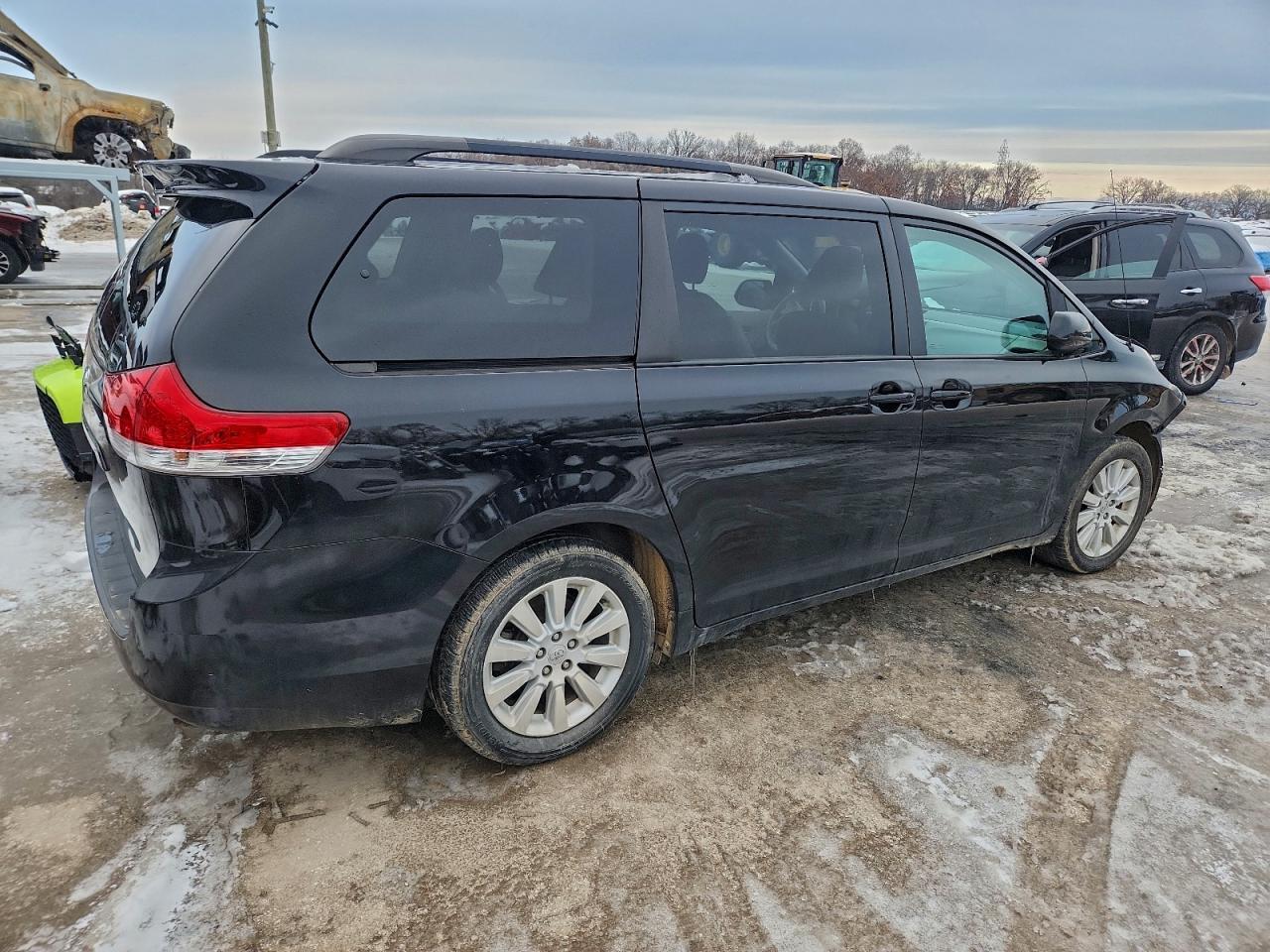 2013 TOYOTA SIENNA