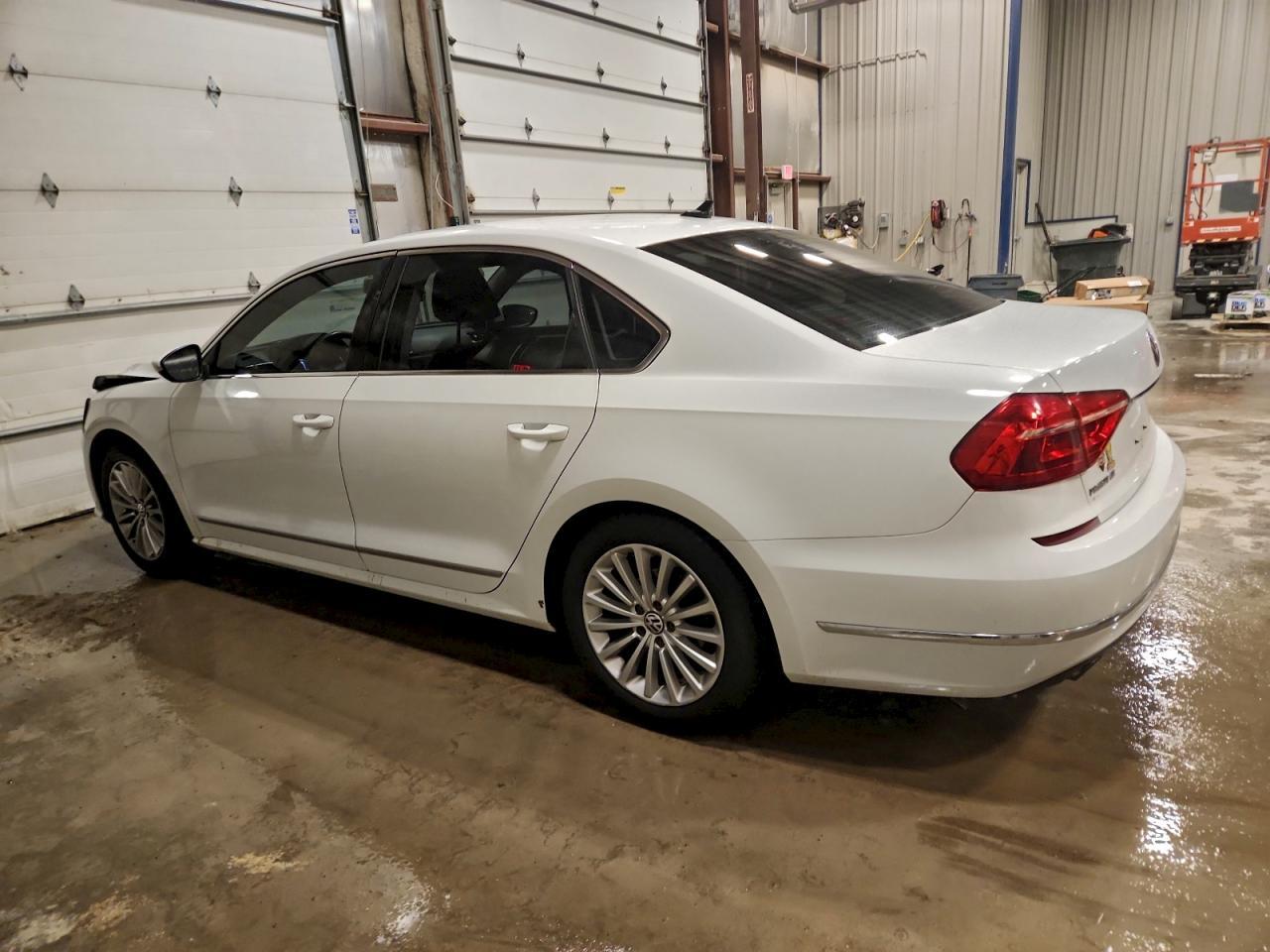 2016 VOLKSWAGEN Passat