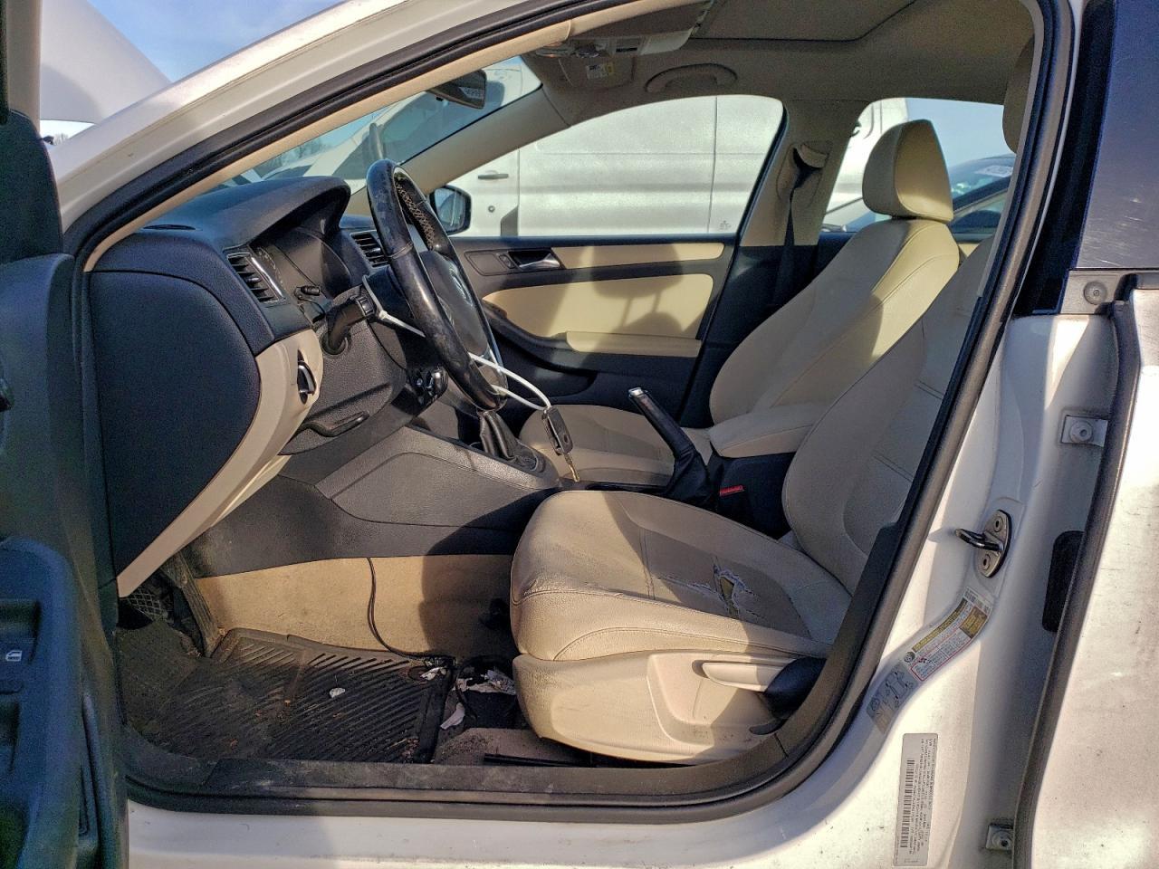 2011 VOLKSWAGEN JETTA