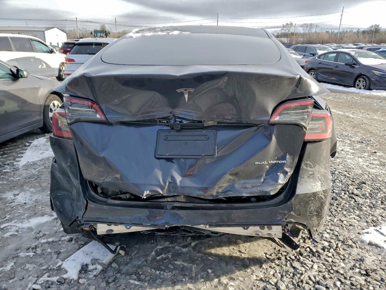 2024 TESLA MODEL Y