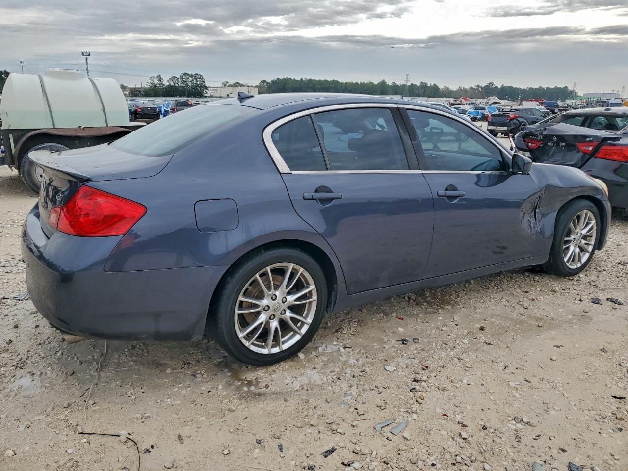 2011 INFINITI G37