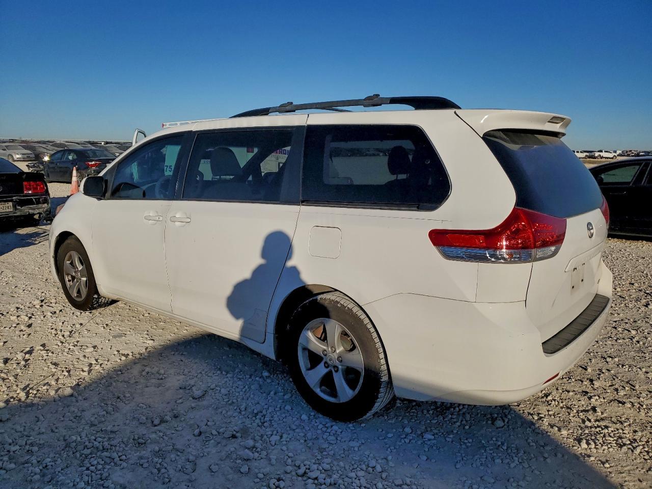 2012 TOYOTA SIENNA