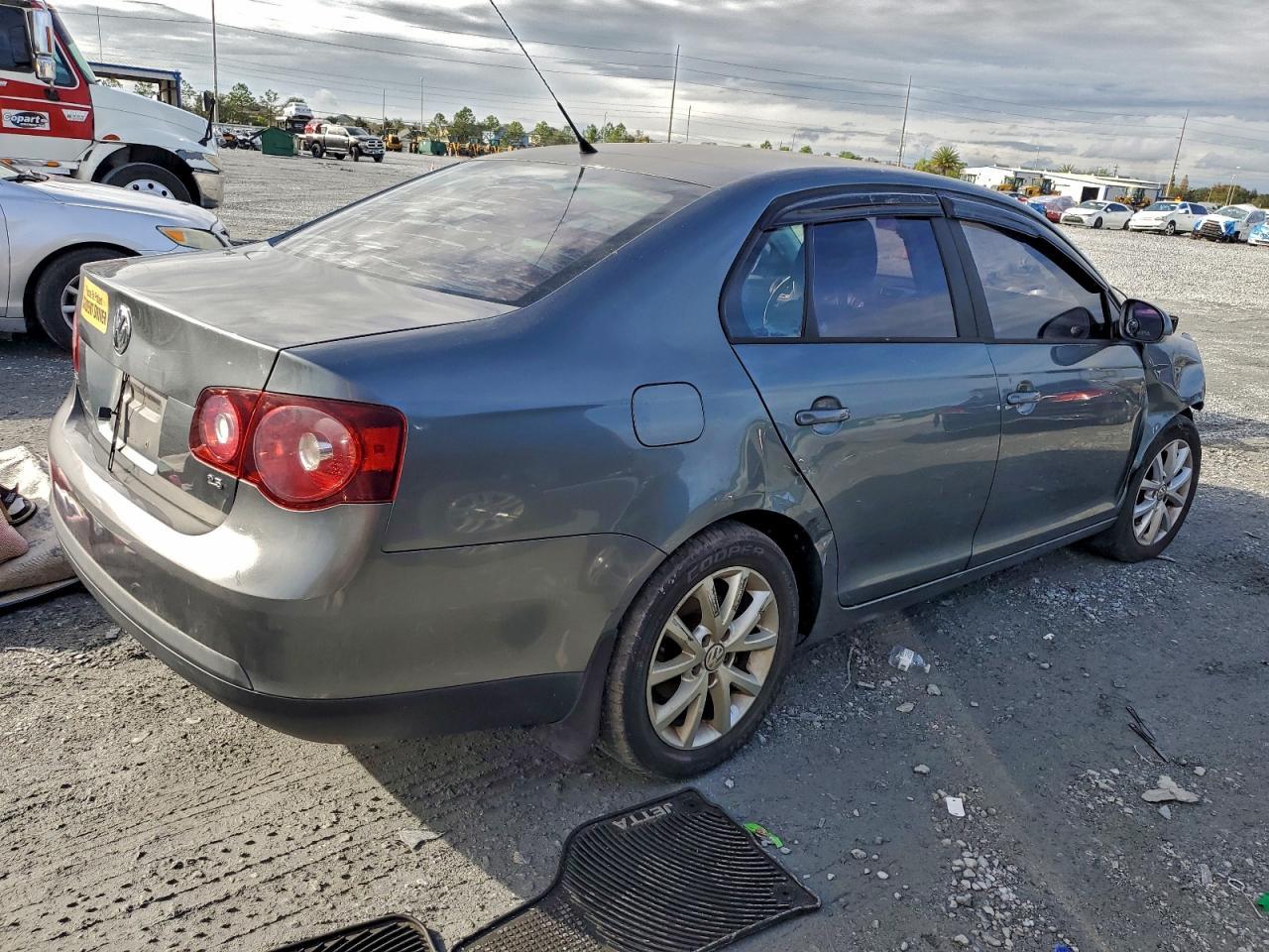 2010 VOLKSWAGEN JETTA