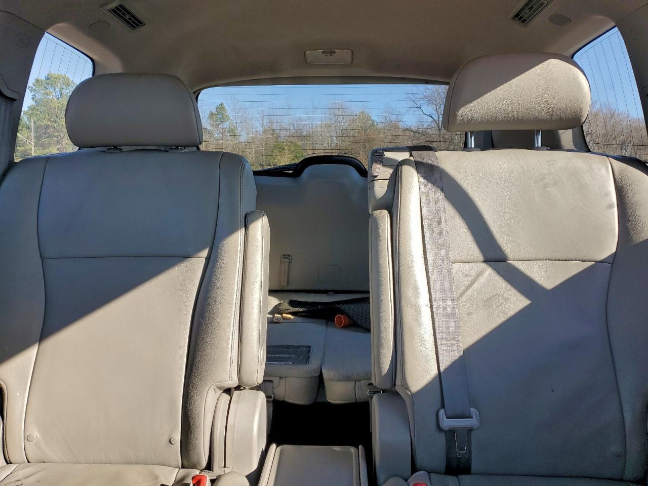 2011 TOYOTA HIGHLANDER