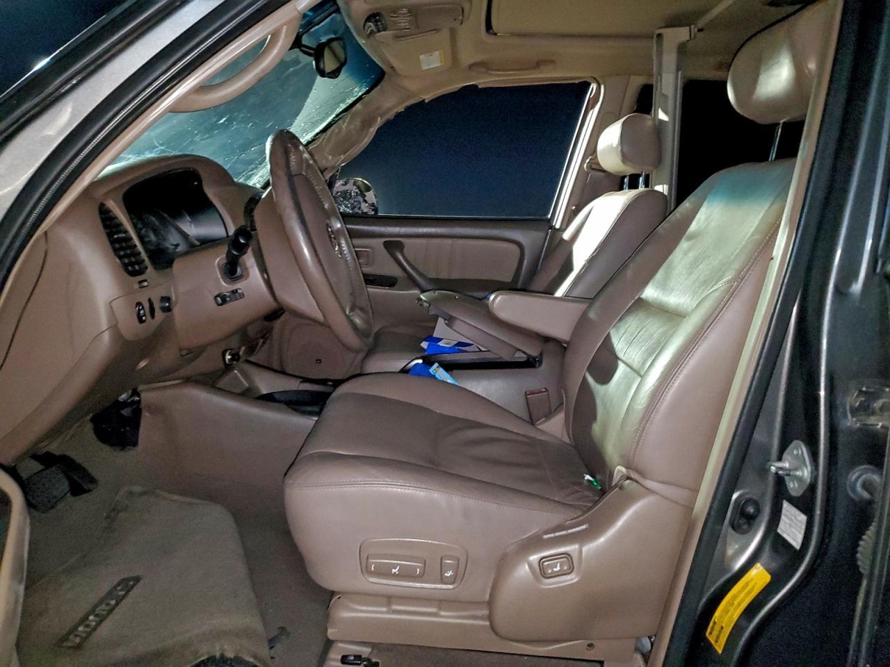 2004 TOYOTA Sequoia