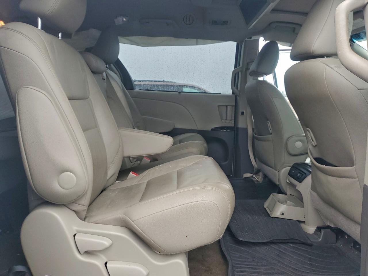 2017 TOYOTA SIENNA