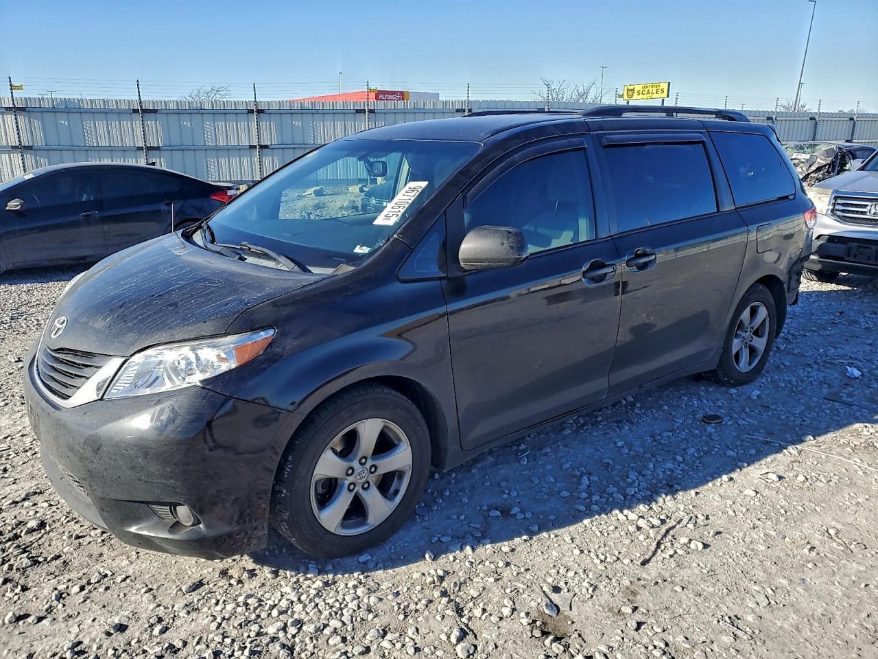 2013 TOYOTA SIENNA