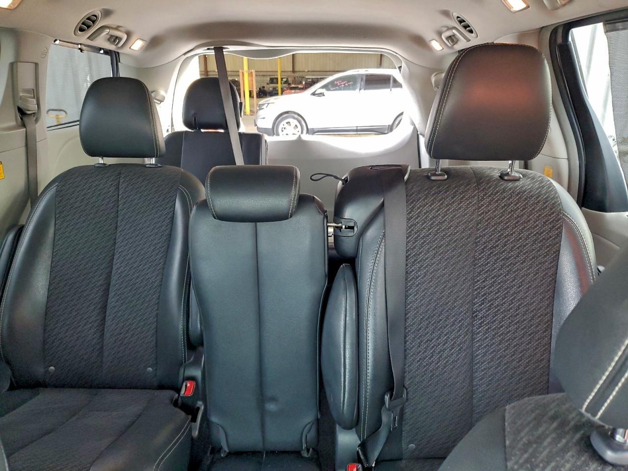 2012 TOYOTA SIENNA
