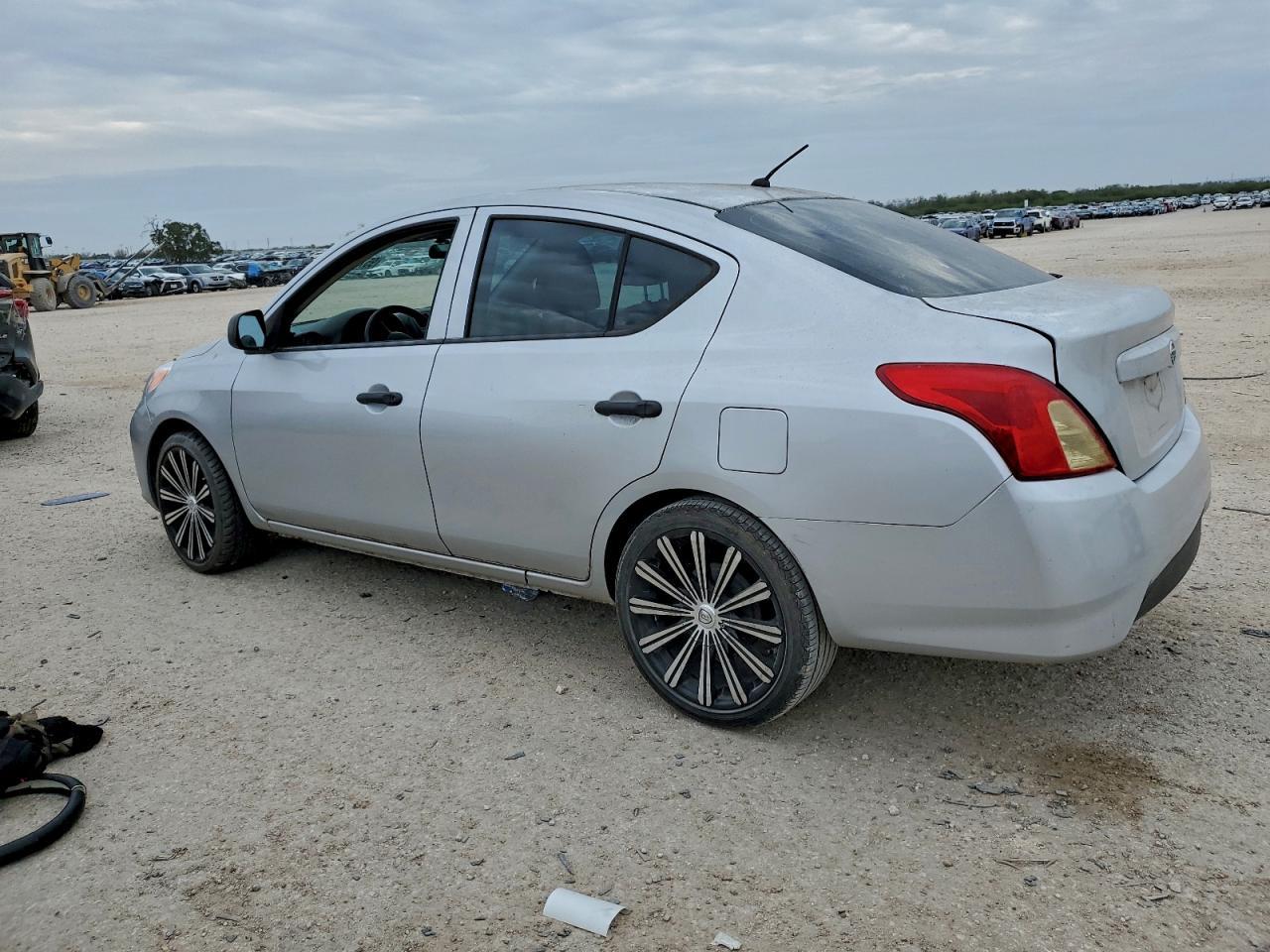 2014 NISSAN VERSA