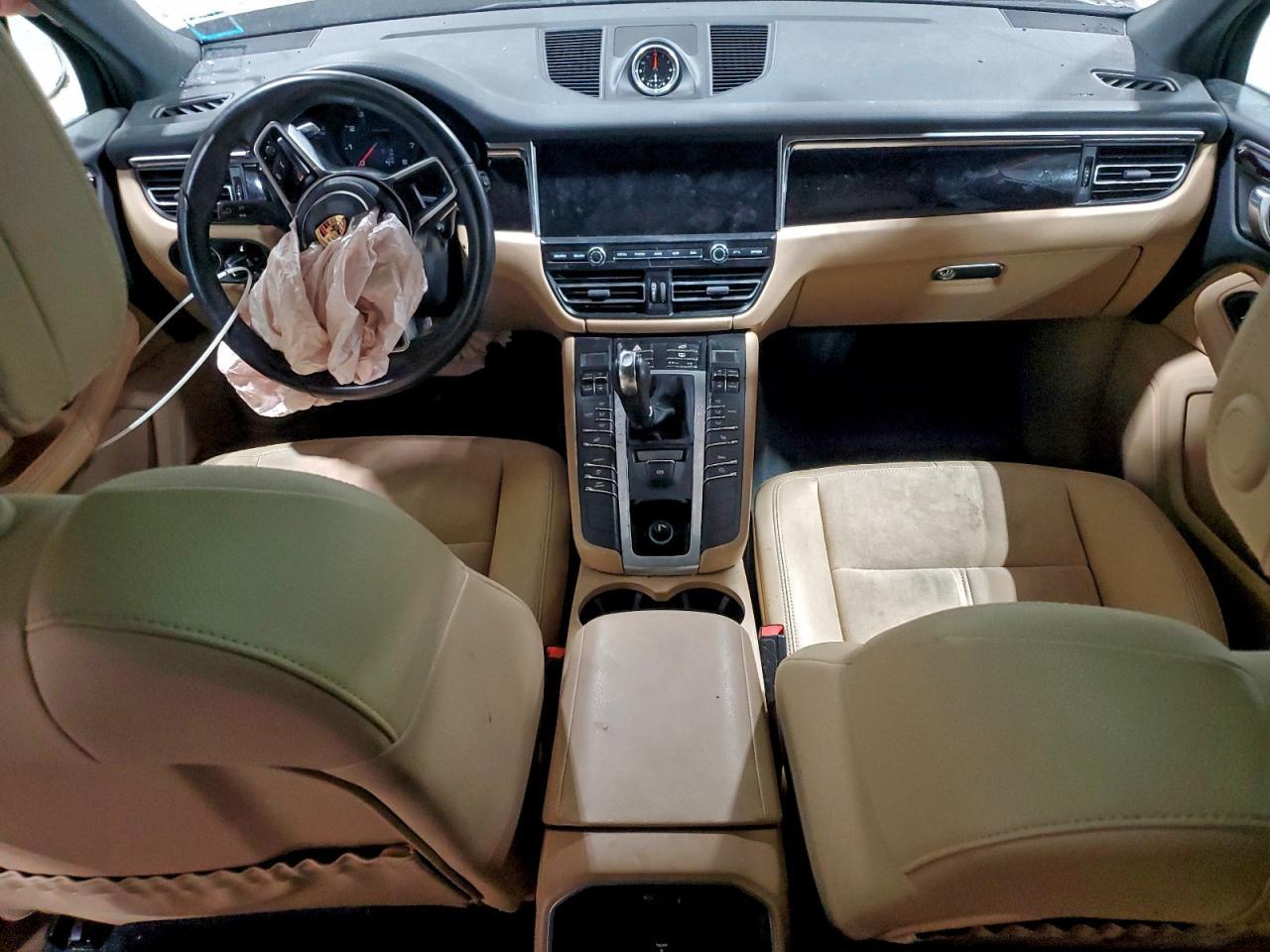 2020 PORSCHE Macan